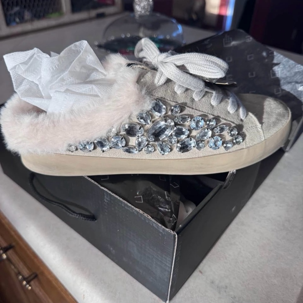 ShuShop Crystal Embellished Cream Sneakers